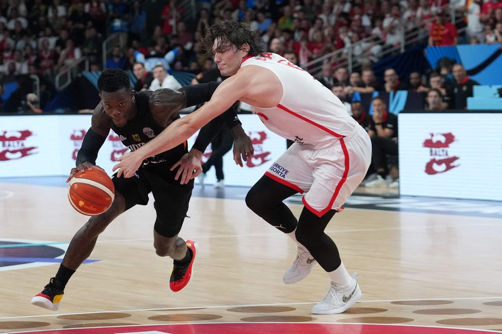 Dennis Schröder gegen Cedi Osman