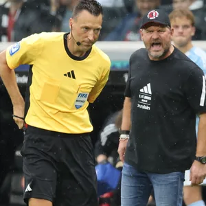 Steffen Baumgart brüllt Sven Jablonski an