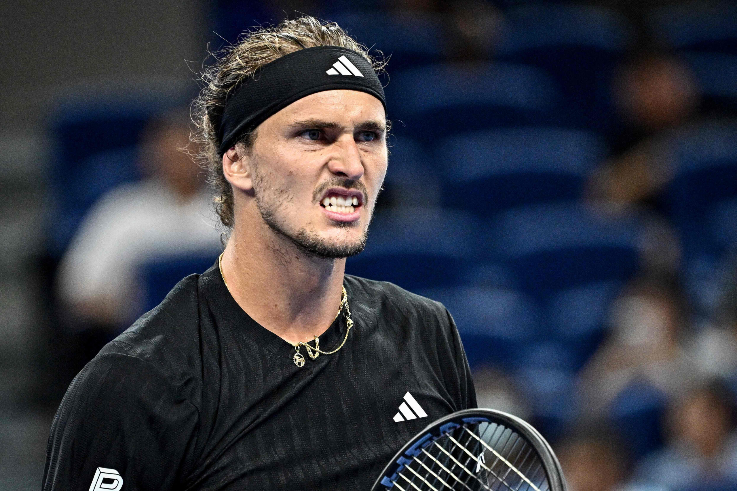 Alexander Zverev guckt grimmig