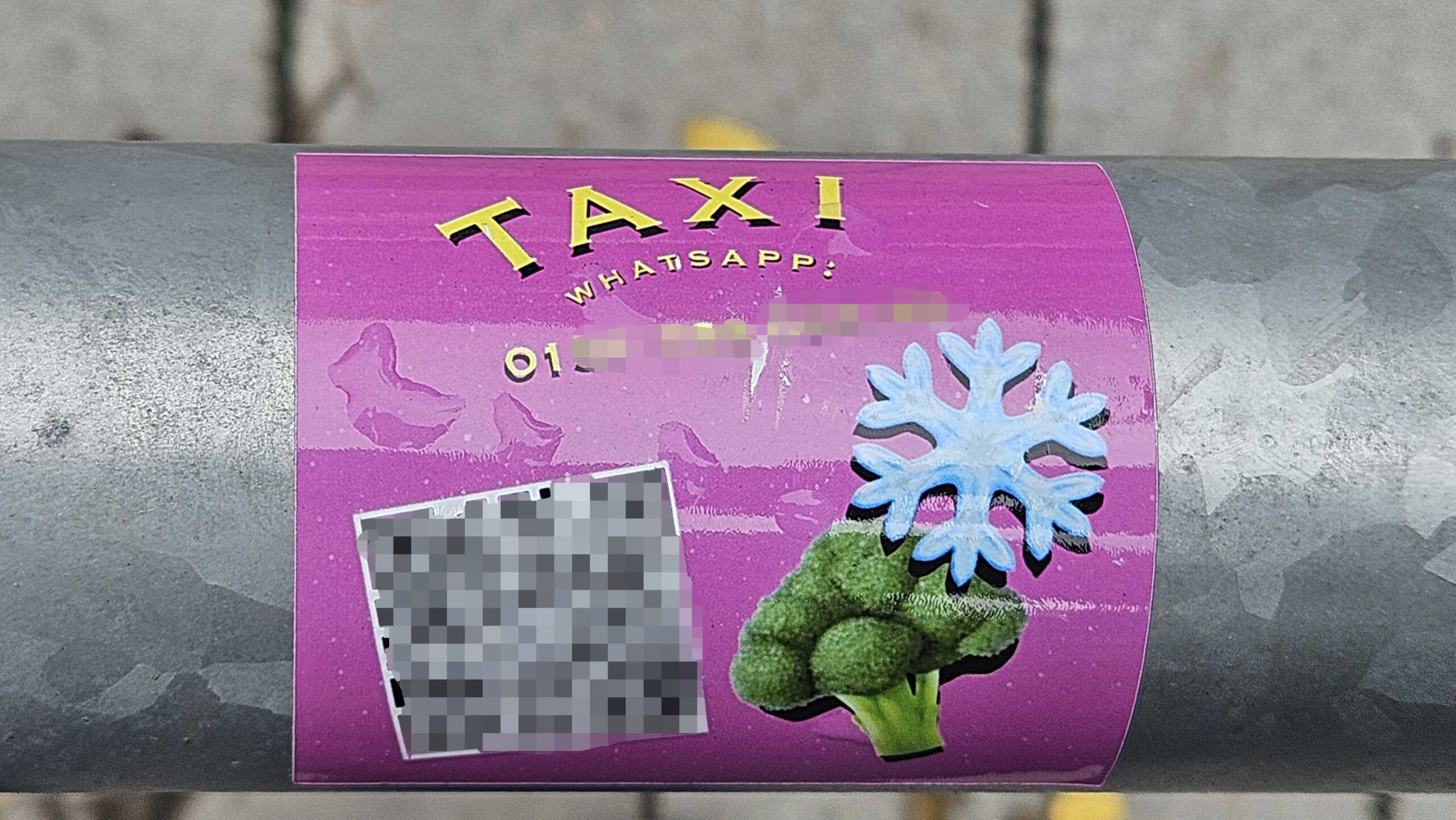 Per QR-Code zum Drogen-Lieferservice: Ähnliche Aufkleber wie dieser sind immer häufiger in der Stadt zu sehen.