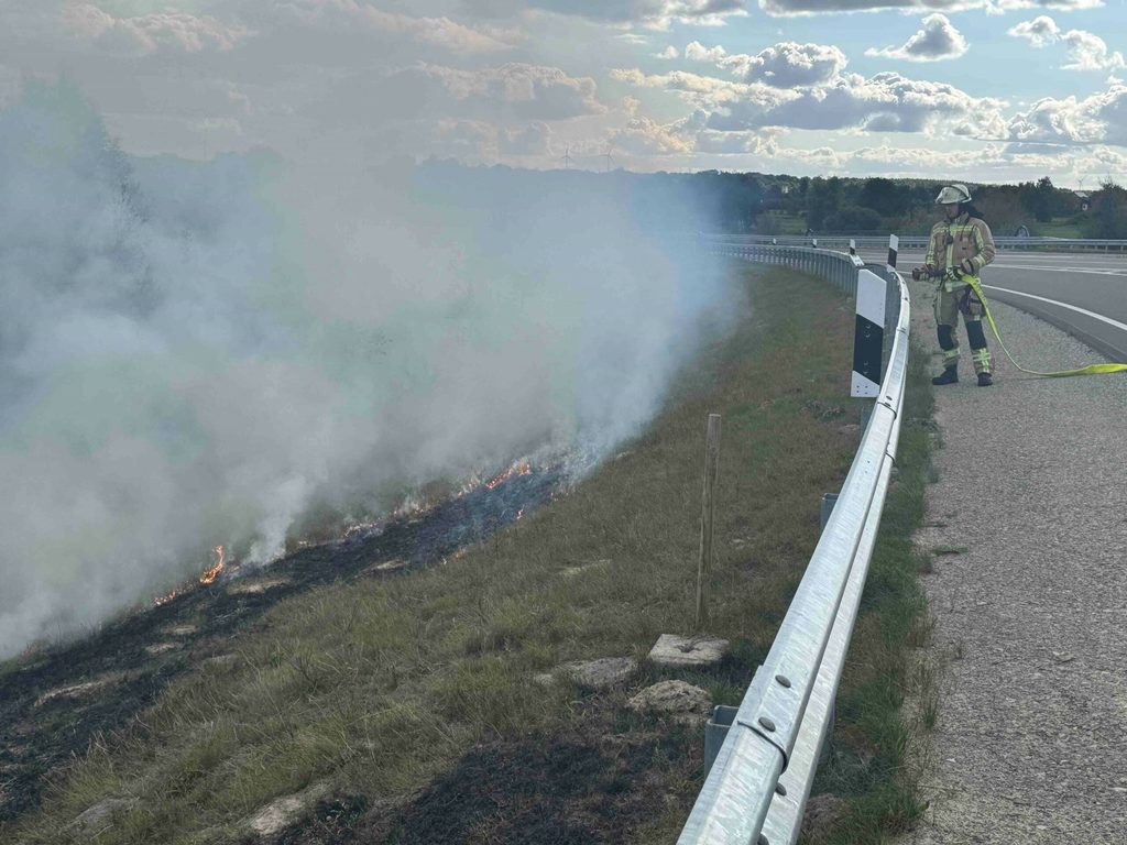 Feuer und Rauch an der „Geisteranschlussstelle“