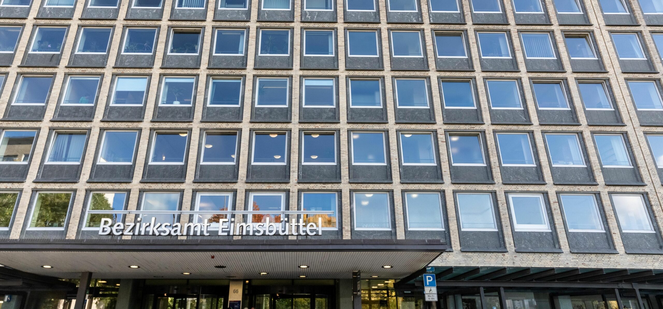 Das Bezirksamt in Hamburg-Eimsbüttel (Archivbild).
