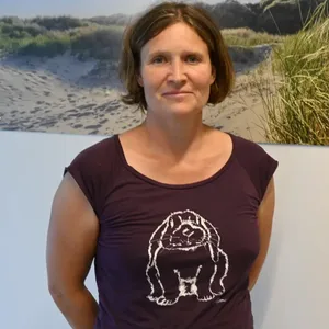 Chefärztin Anna Vetter erlebt immer wieder, dass selbst suizidale Jugendliche lieber auf therapeutische Hilfe verzichten, als auf ihr Smartphone.