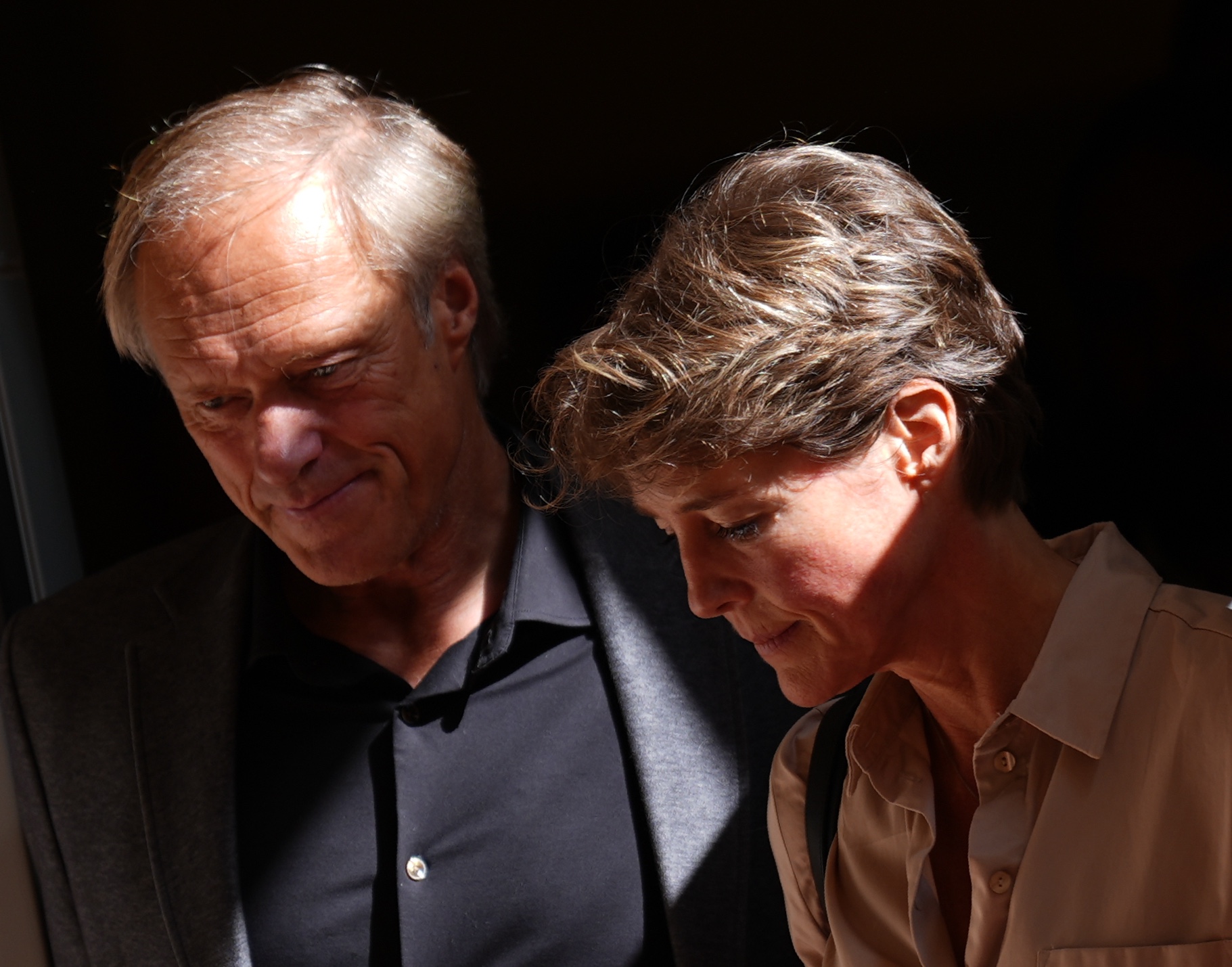 Gerhard Delling und Christina Block verlassen das Gerichtsgebäude.