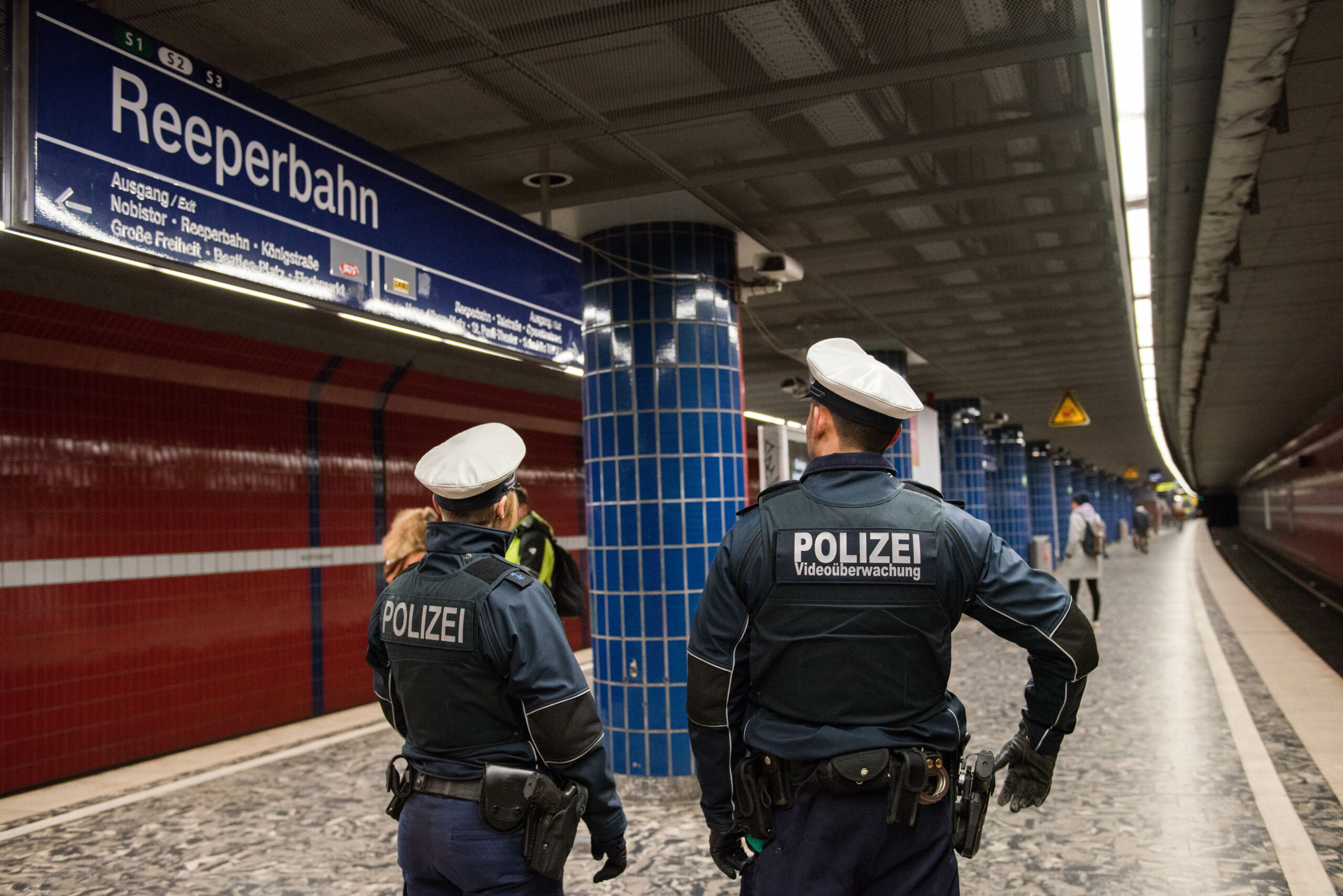 Eine Streife der Bundespolizei am S-Bahnhof Reeperbahn (Symbolbild).