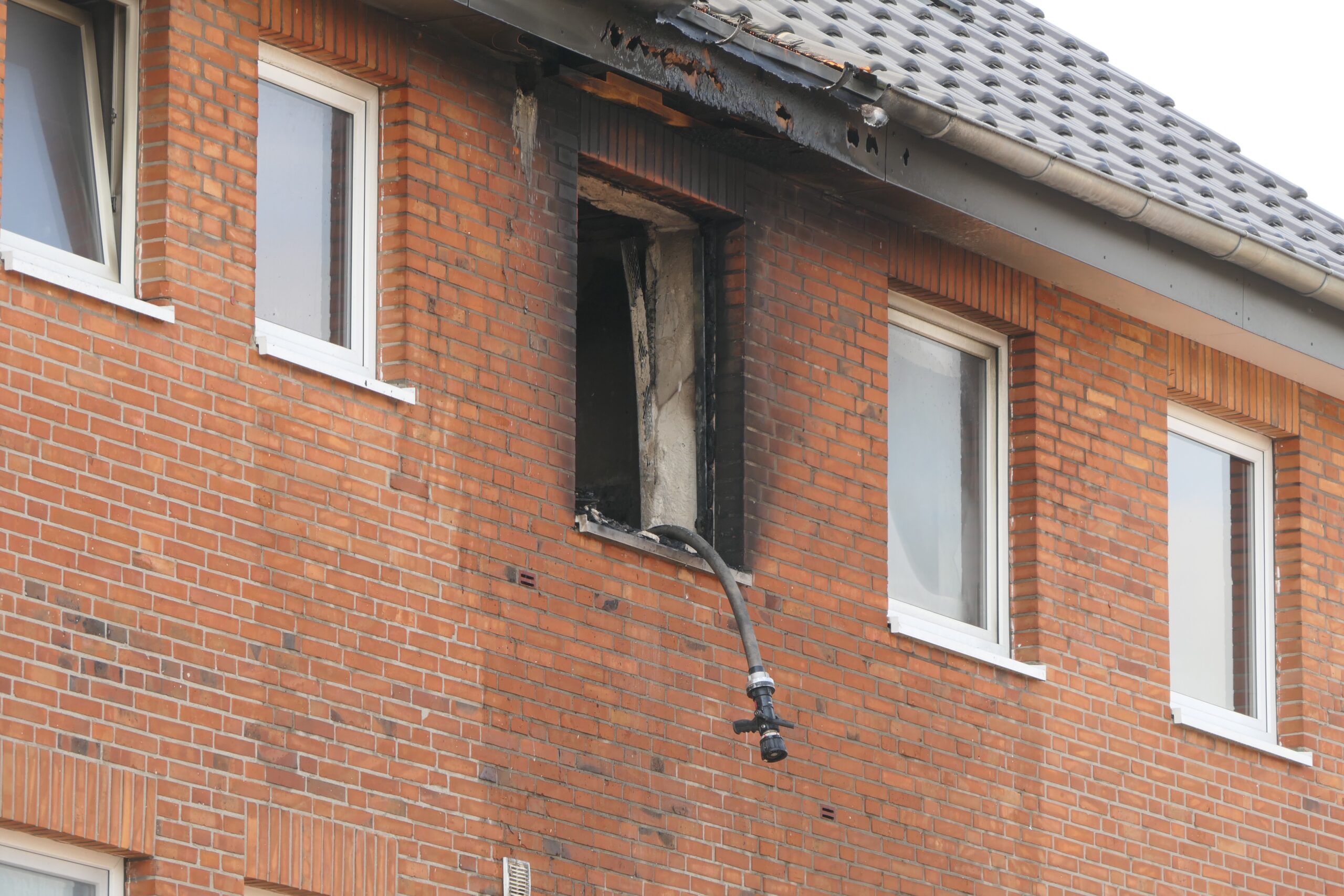 Brandspuren an dem Wohnhaus in Neumünster.