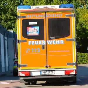 Rettungswagen auf Parkplatz