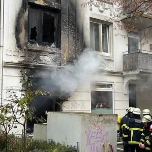 Die Erdgeschosswohnung in der Flotowstraße wurde durch die Flammen zerstört.