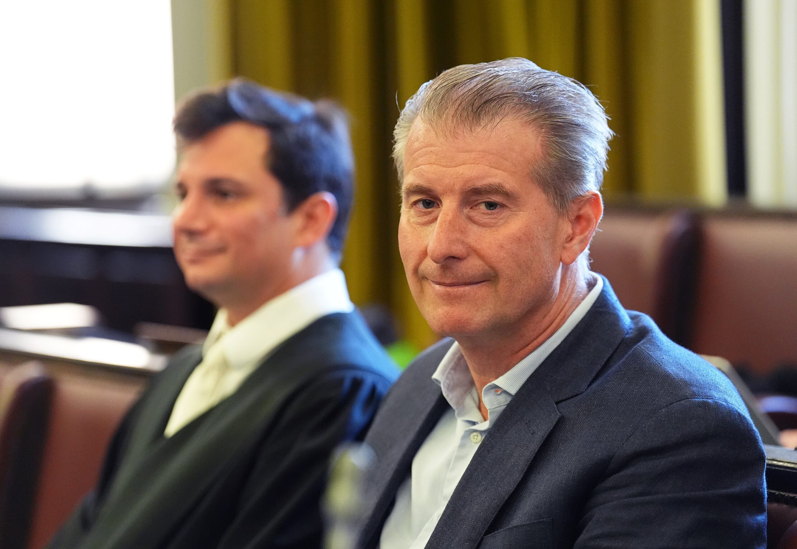 Nebenkläger Stephan Hensel (r.), Vater der Block-Kinder, und sein Anwalt Philip von der Meden am Mittwoch im Gerichtssaal.