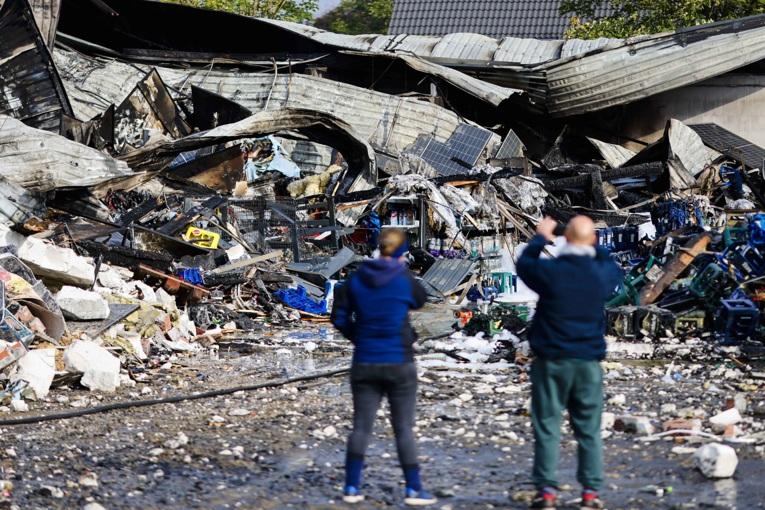Der Getränkemarkt wurde durch das Feuer vollkommen zerstört.