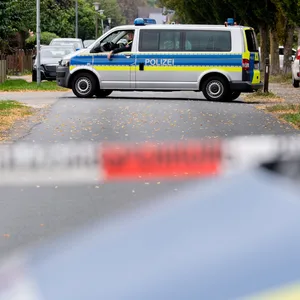 Polizei-Absperrung in der Nähe des Tatortes in Oldenburg-Osternburg.