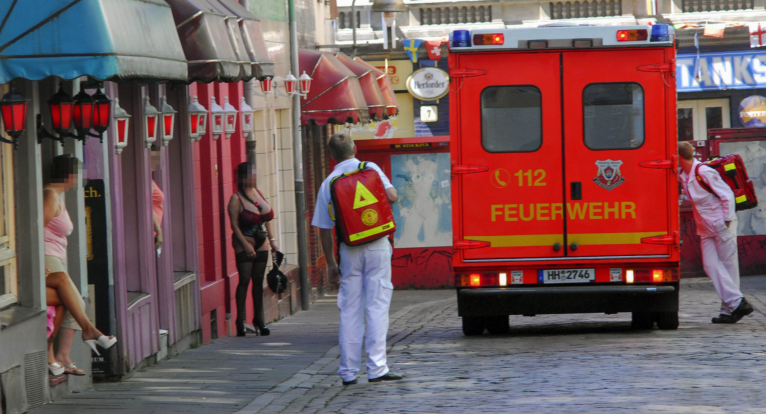 Mann bricht in Herbertstraße bei Schäferstündchen zusammen – Notarzt im Einsatz