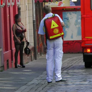 Mann bricht in Herbertstraße bei Schäferstündchen zusammen – Notarzt im Einsatz