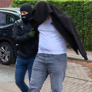 Der Mann wurden von Zielfahndern festgenommen.