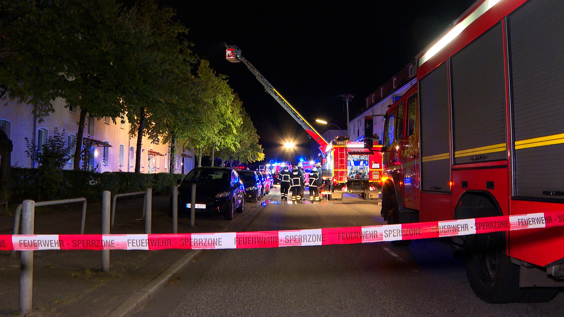 Rund ein Dutzend Bewohner eines Mehrfamilienhauses mussten am Freitagabend in Sicherheit gebracht werden.