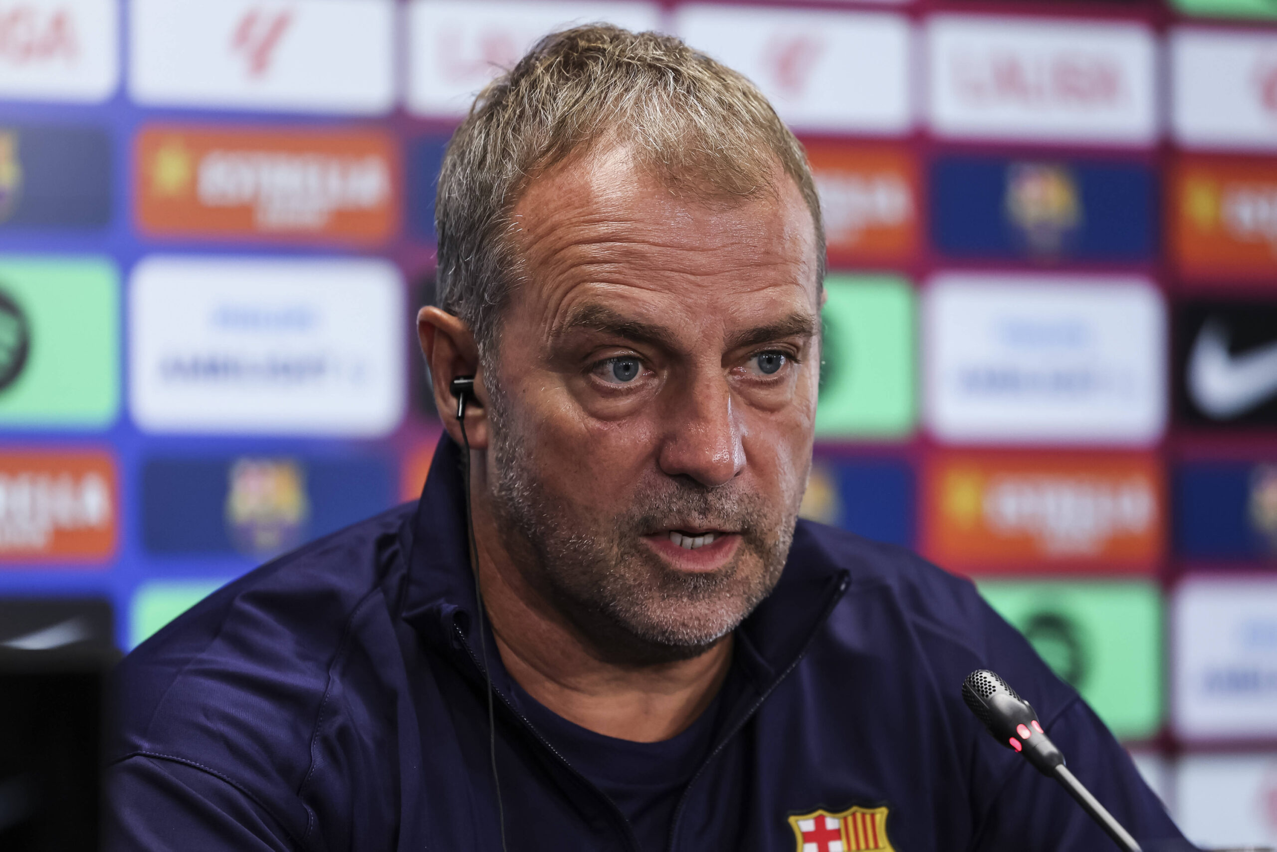 Hansi Flick bei der Pressekonferenz vor Barcelonas Spiel gegen Valencia