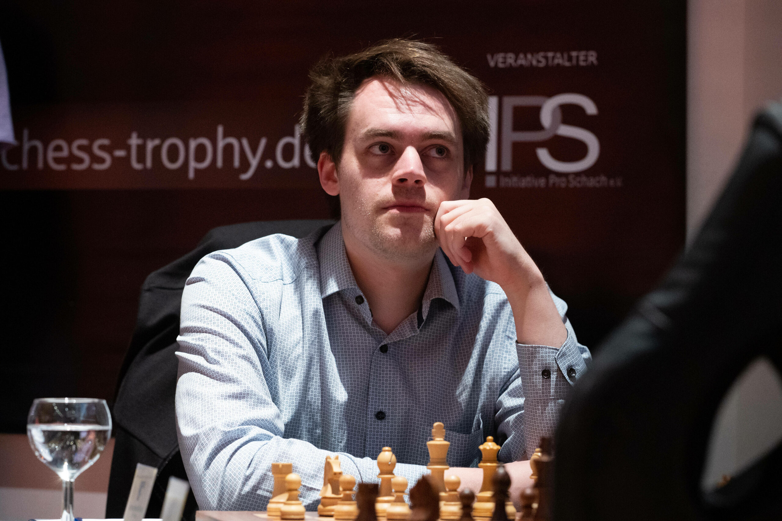 GM Matthias Blübaum beim Nachdenken während eines Matches.