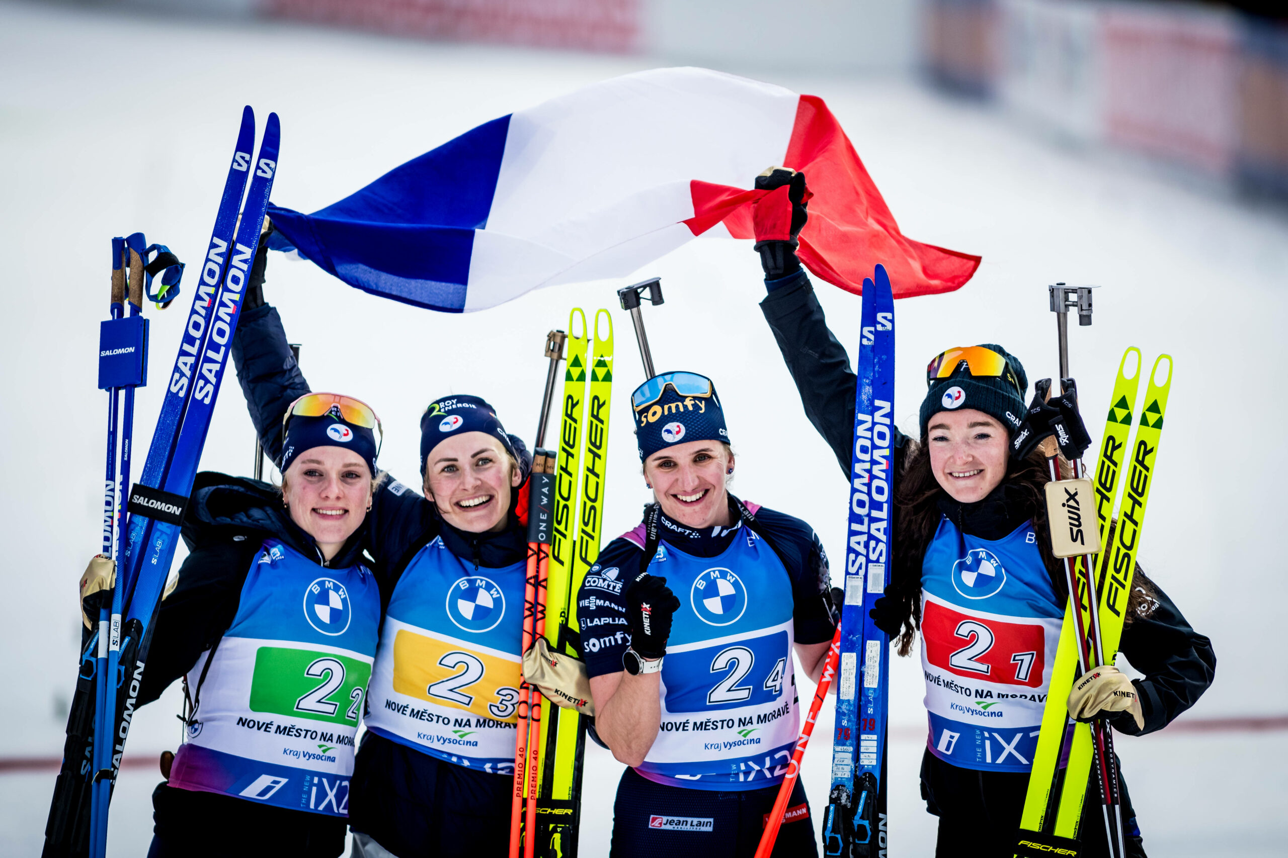 Justine Braisaz-Bouchet und Julia Simon feiern 2024 zusammen Staffel-WM-Gold.
