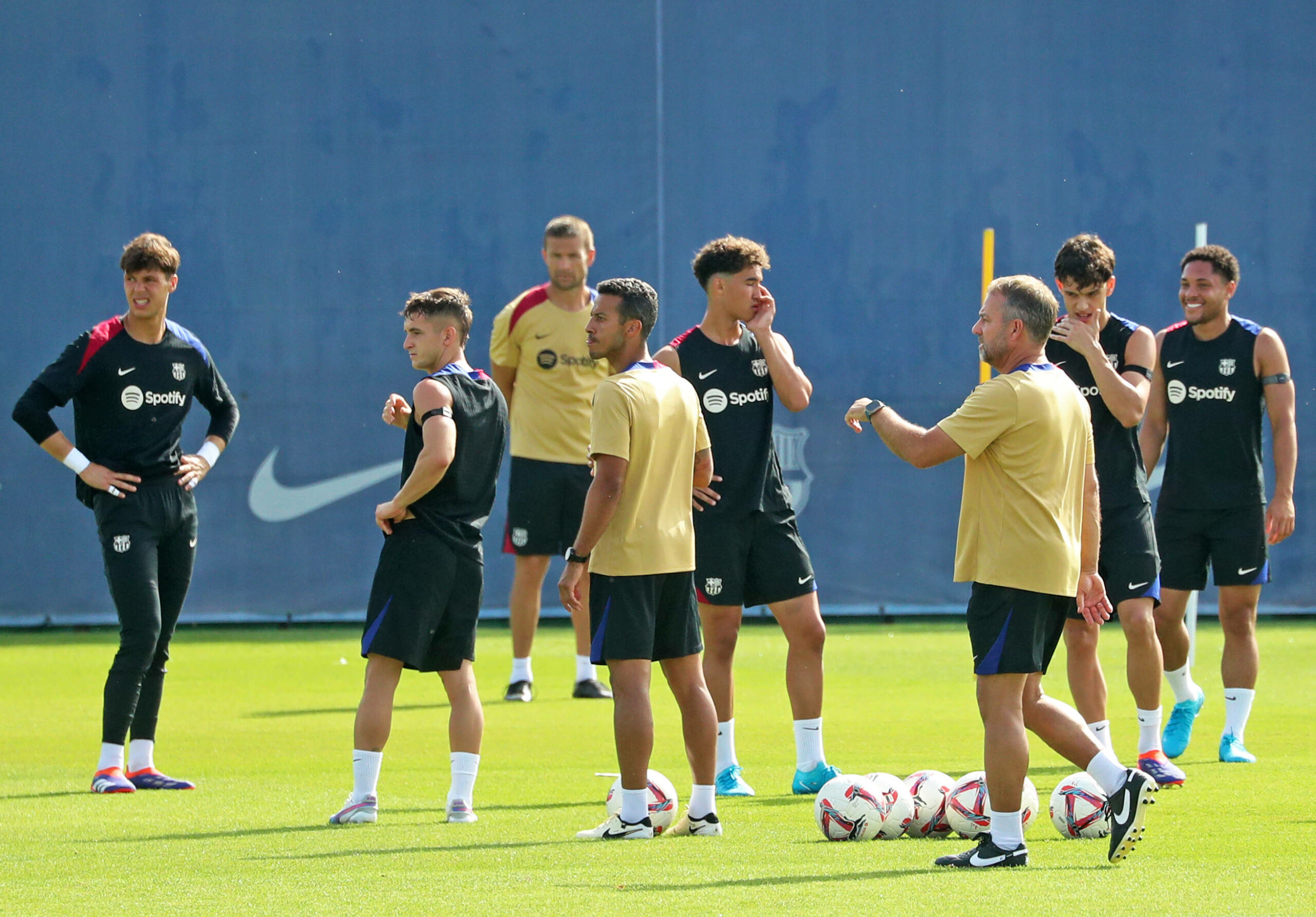 Barcelona: Hansi Flick und Thiago Alcántara bei einer Trainingseinheit des FC Barcelona.