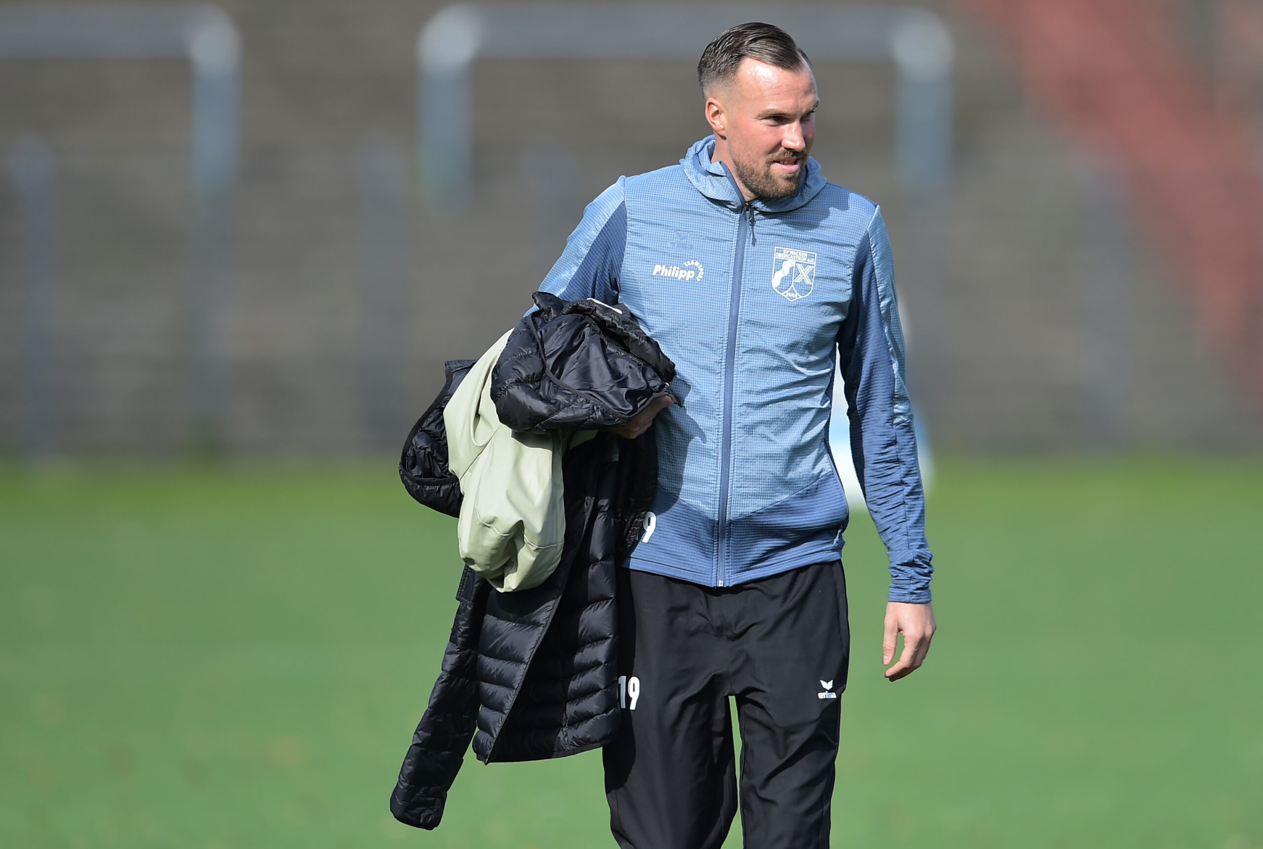 Kevin Großkreutz in Obercastrop-Trainingsanzug