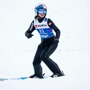 Alexandria Loutitt beim Skispringen