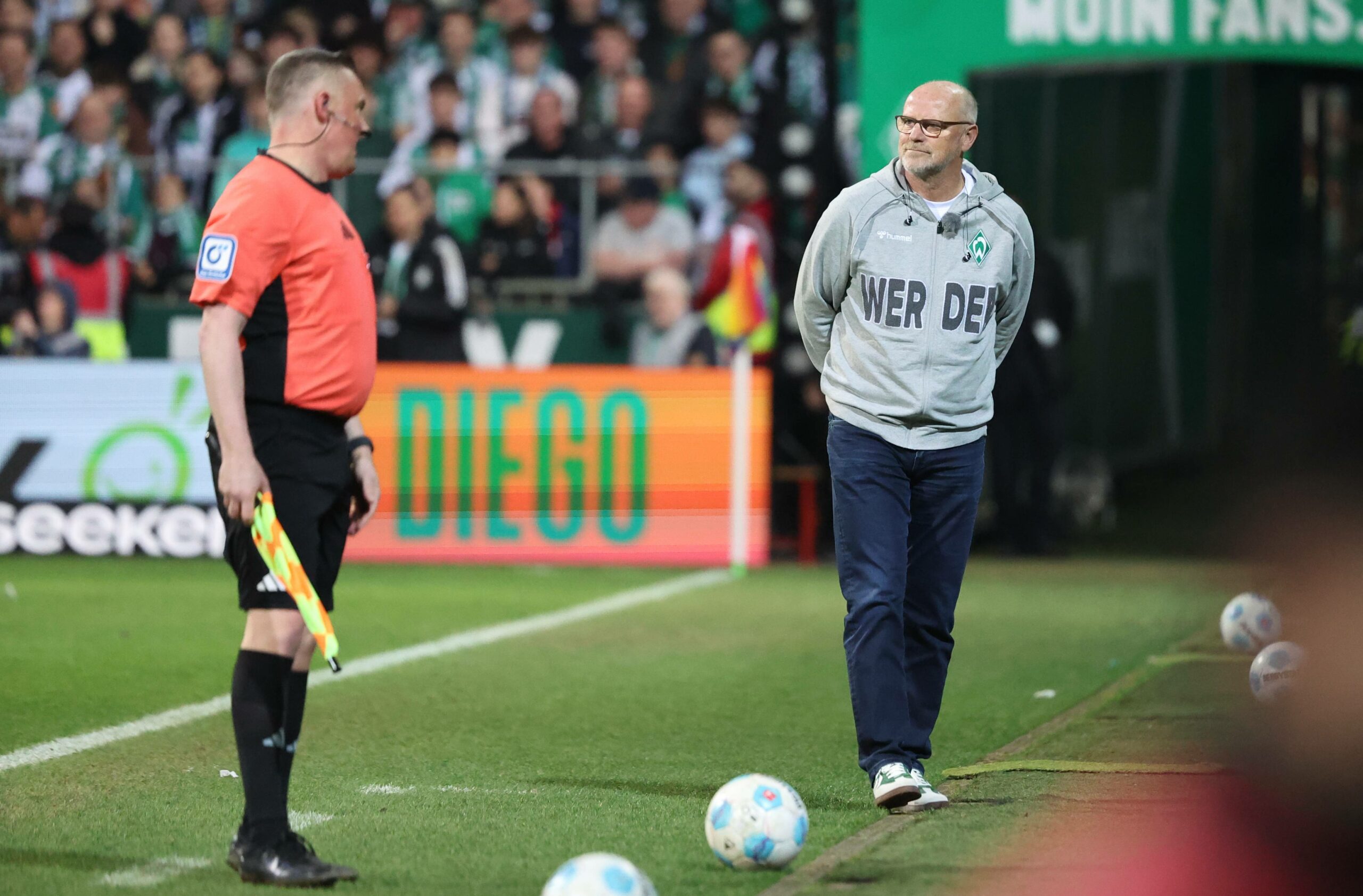 Thomas Schaaf als Trainer bei Diegos Abschied