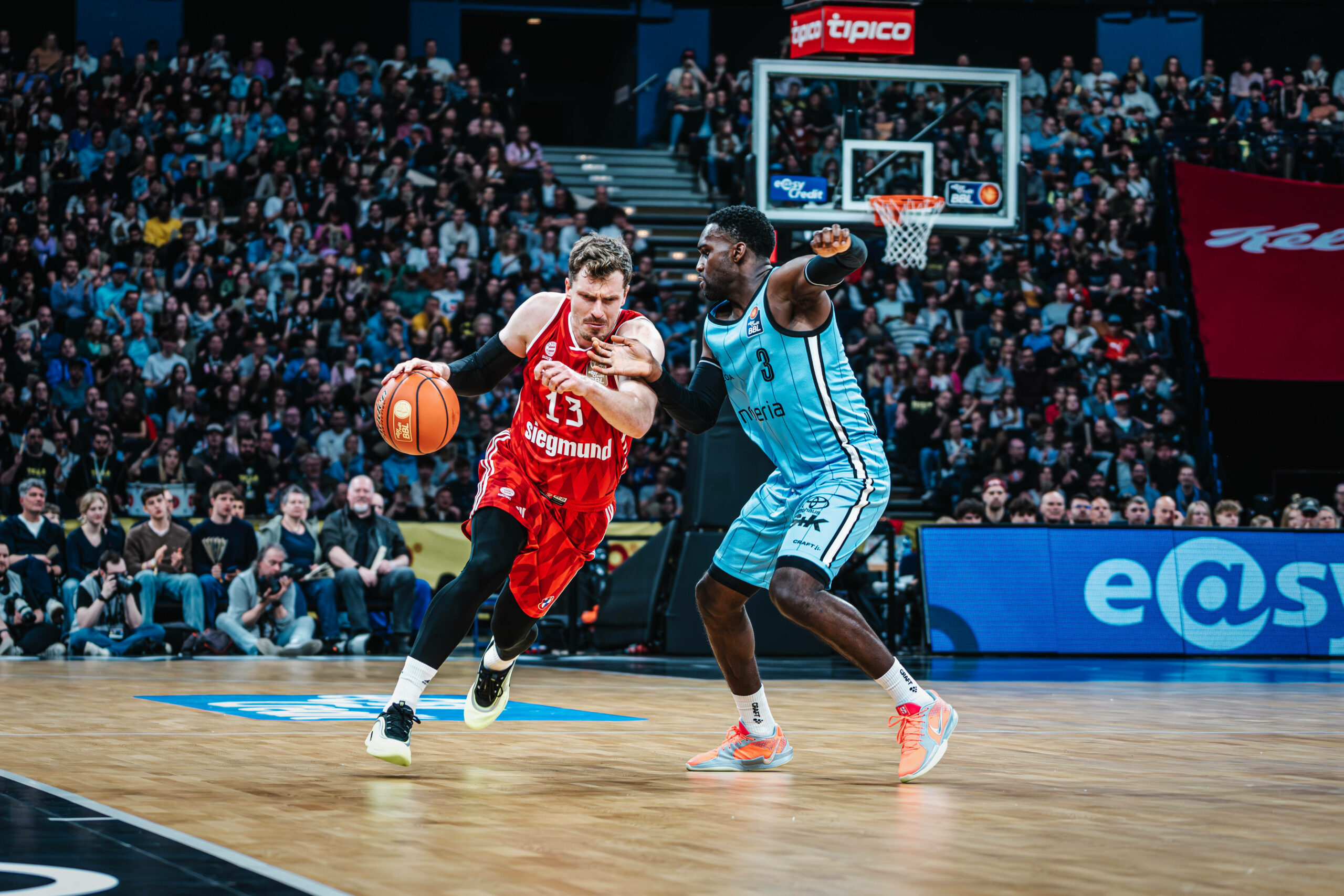 Andreas Obst in einem Spiel gegen Osaro Rich