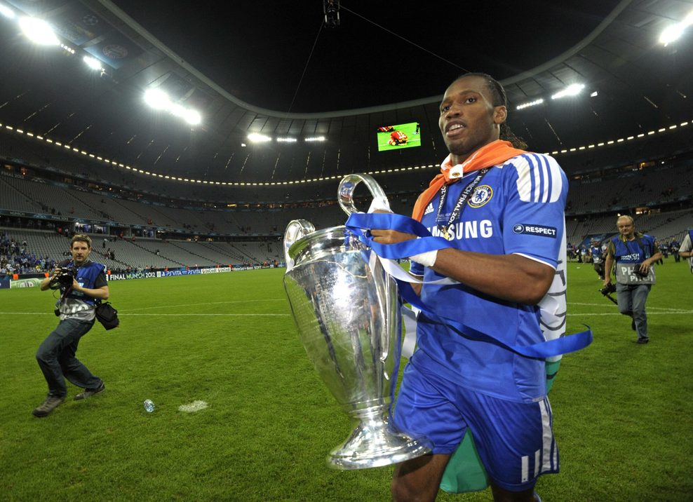 Didier Drogba mit der Champions-League-Trophäe
