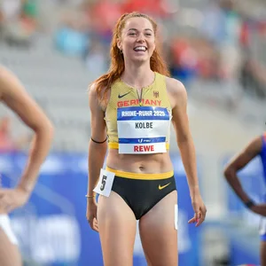Smilla Kolbe lächelt bei einem Leichtathletik-Wettkampf
