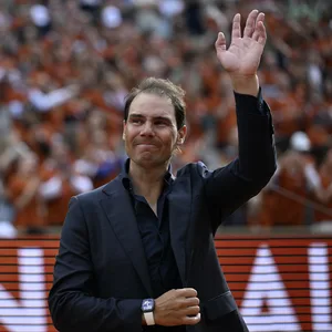 Rafa Nadal weint bei seiner Tribut-Zeremonie bei den French Open.
