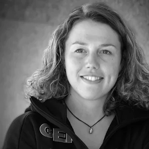 Schwarz-Weiß-Portrait von Laura Dahlmeier