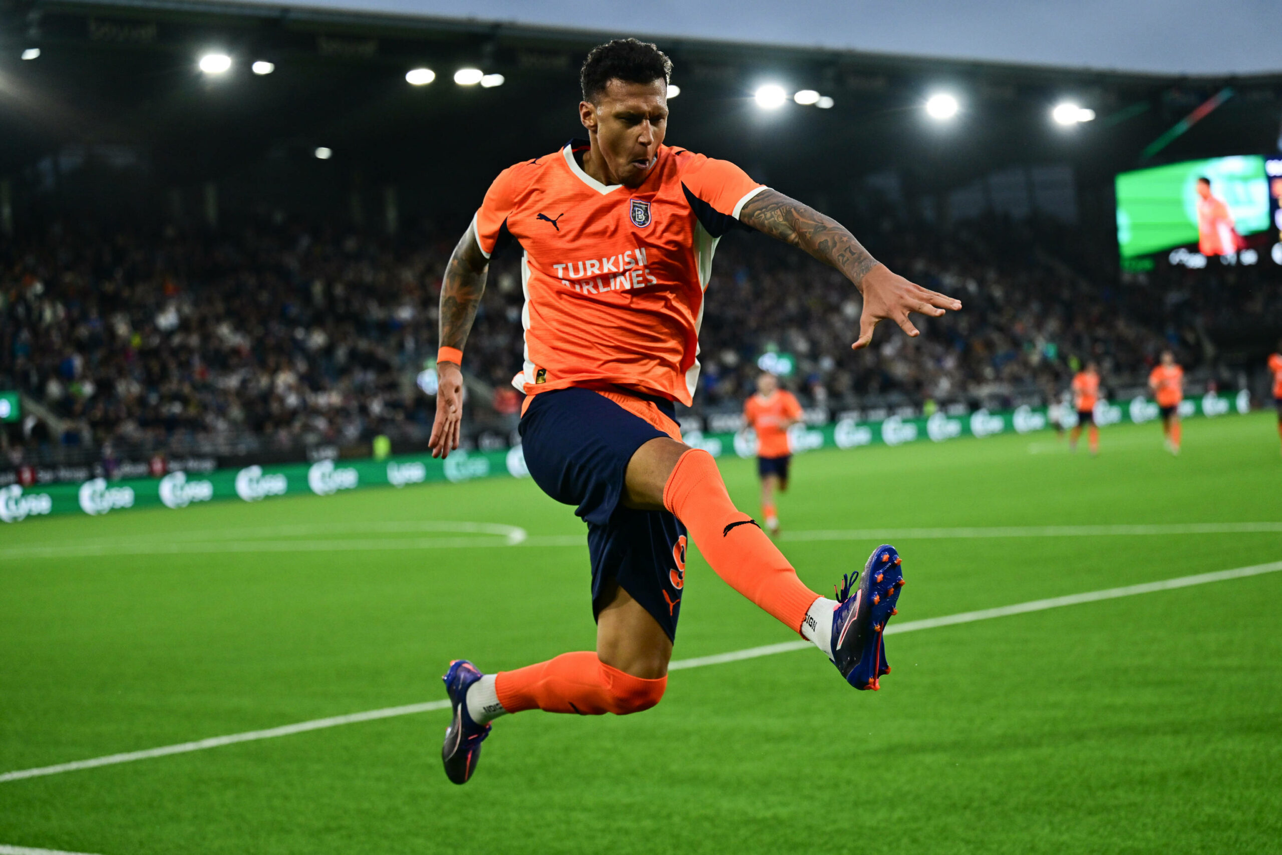 Davie Selke beim Torjubel für Basaksehir