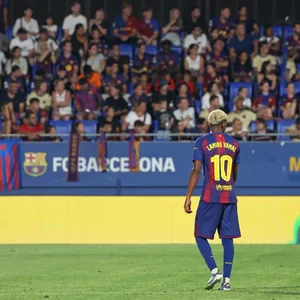 Lamine Yamal vor den Rängen im Johan-Cruyff-Stadion