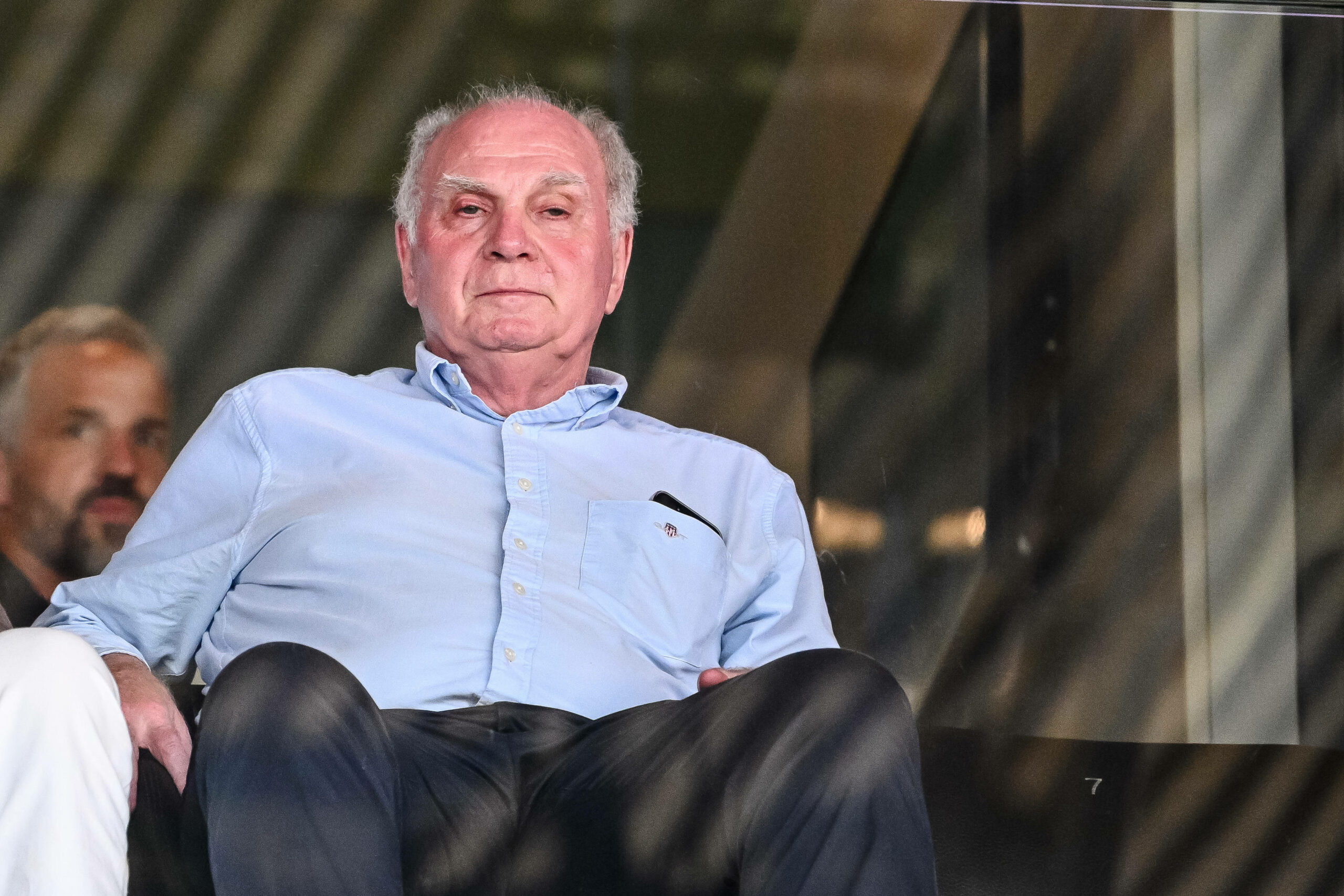 Uli Hoeneß auf der Tribüne