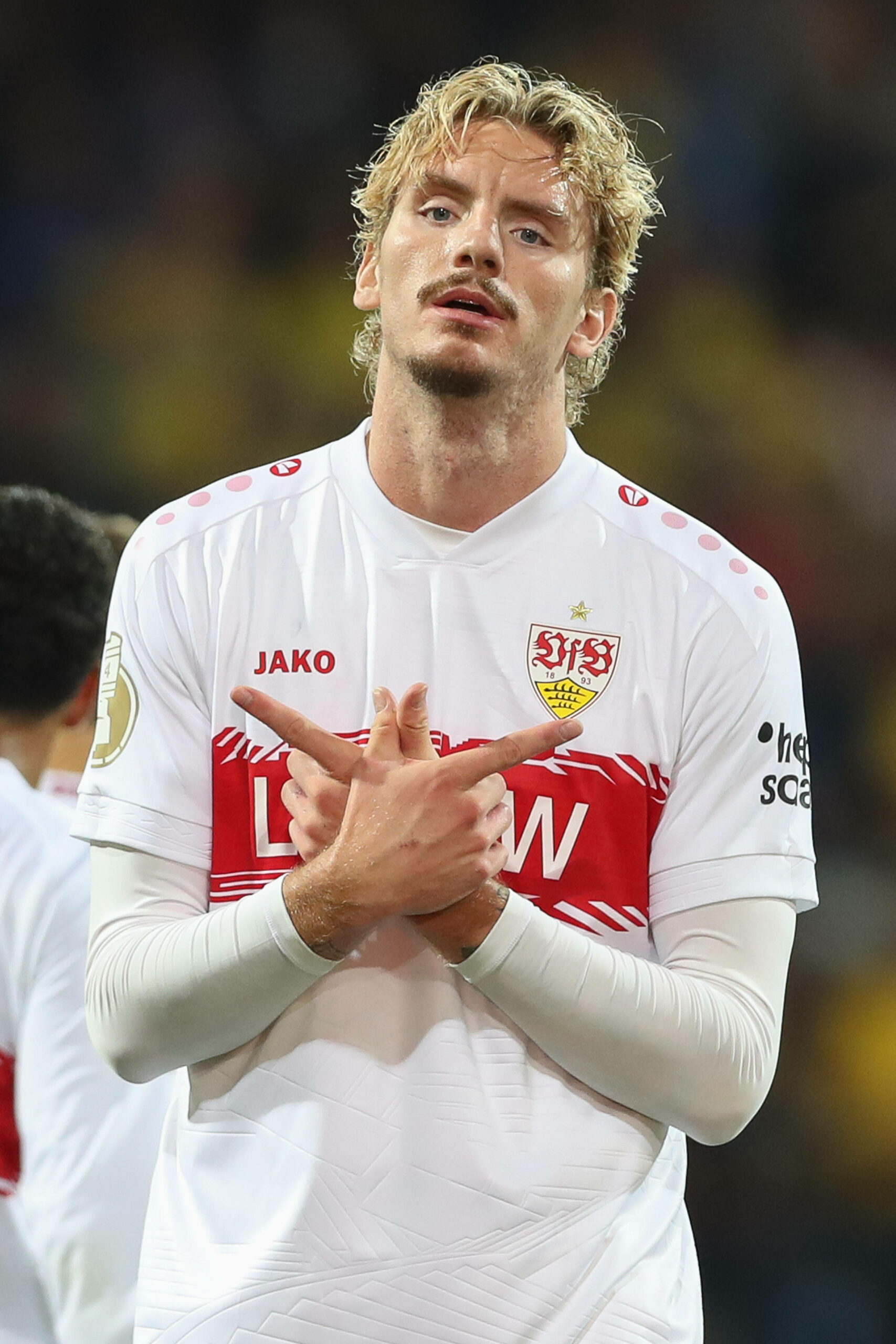 Nick Woltemade bejubelt einen Treffer für den VfB