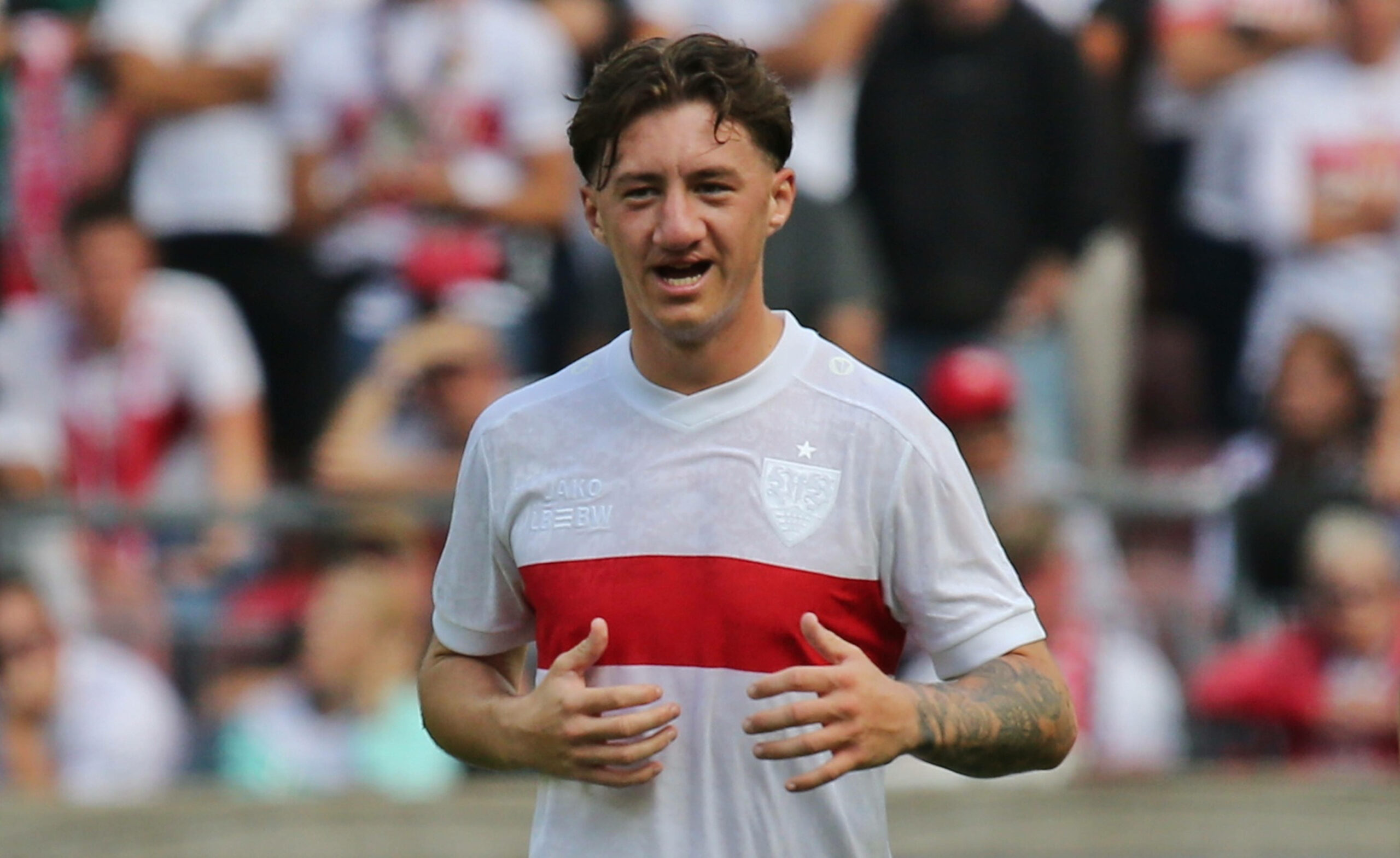 Angelo Stiller im Trikot des VfB Stuttgart.