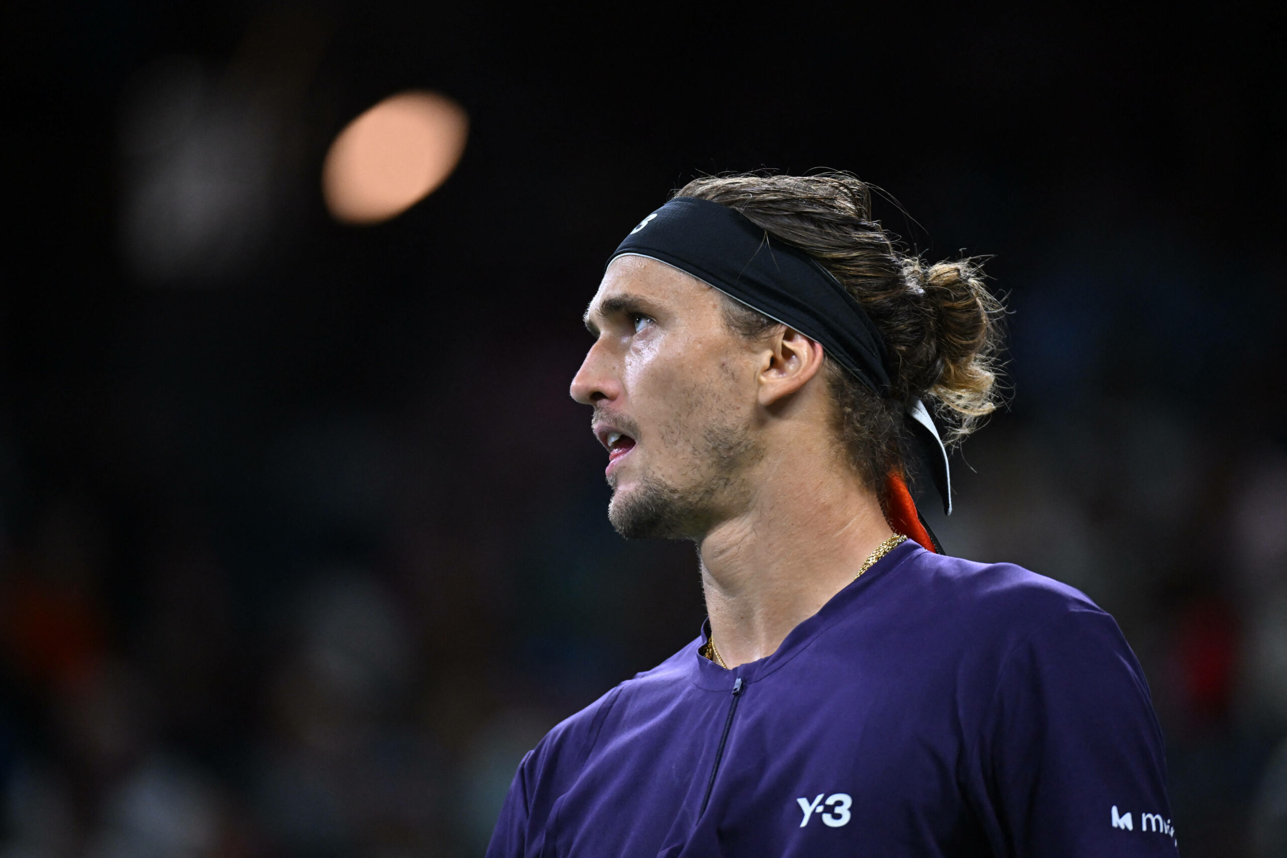 Alexander Zverev guckt skeptisch.