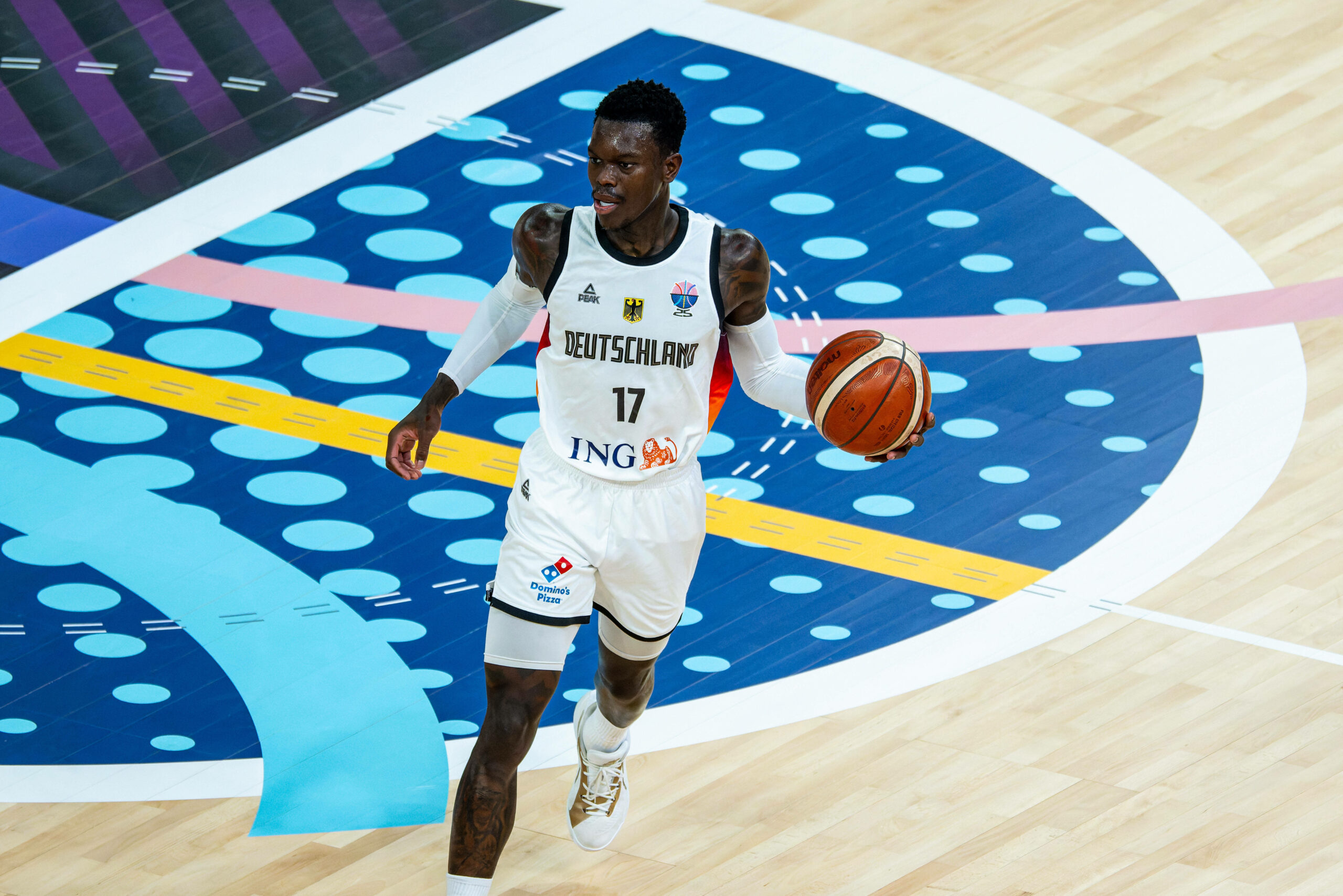 Dennis Schröder am Ball für die deutsche Nationalmannschaft