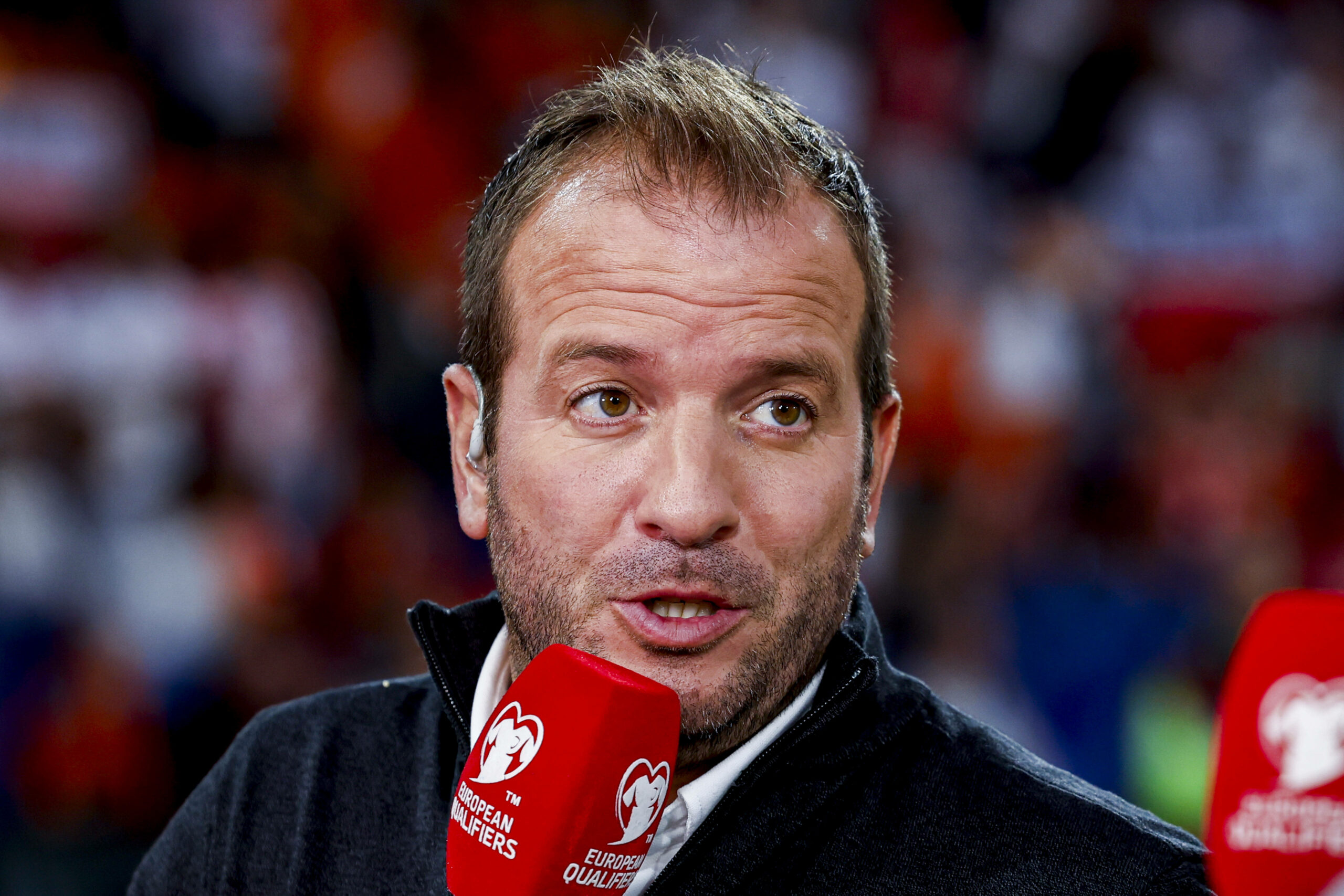 Rafael van der Vaart am TV-Mikrofon