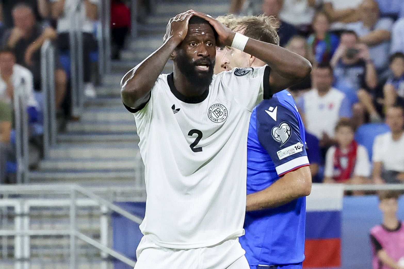 Antonio Rüdiger und das DFB-Team verloren in der Slowakei.