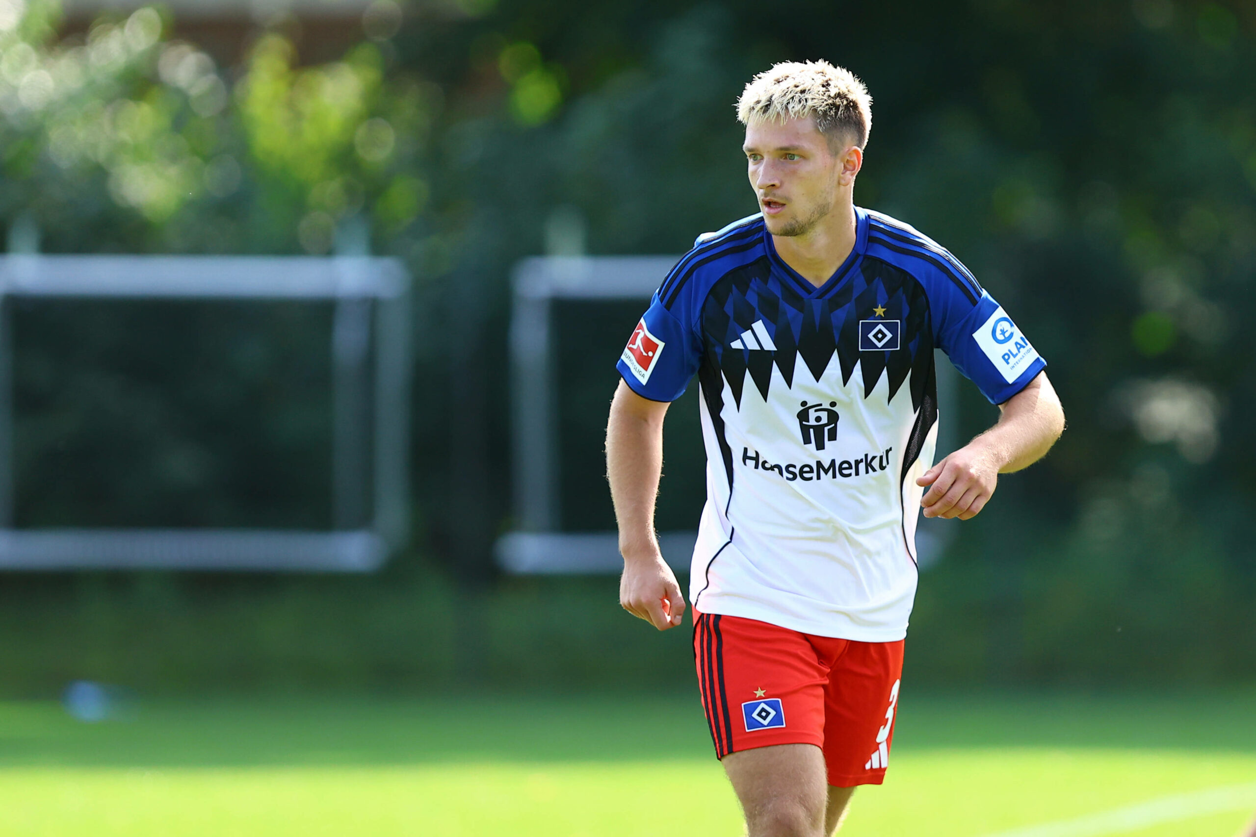 Noah Katterbach darf beim HSV vorerst nur noch für die U21 spielen.