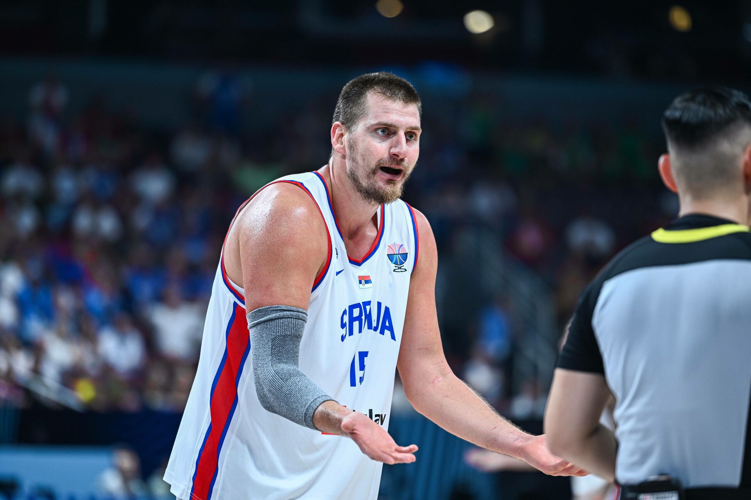 Nikola Jokic gestikuliert