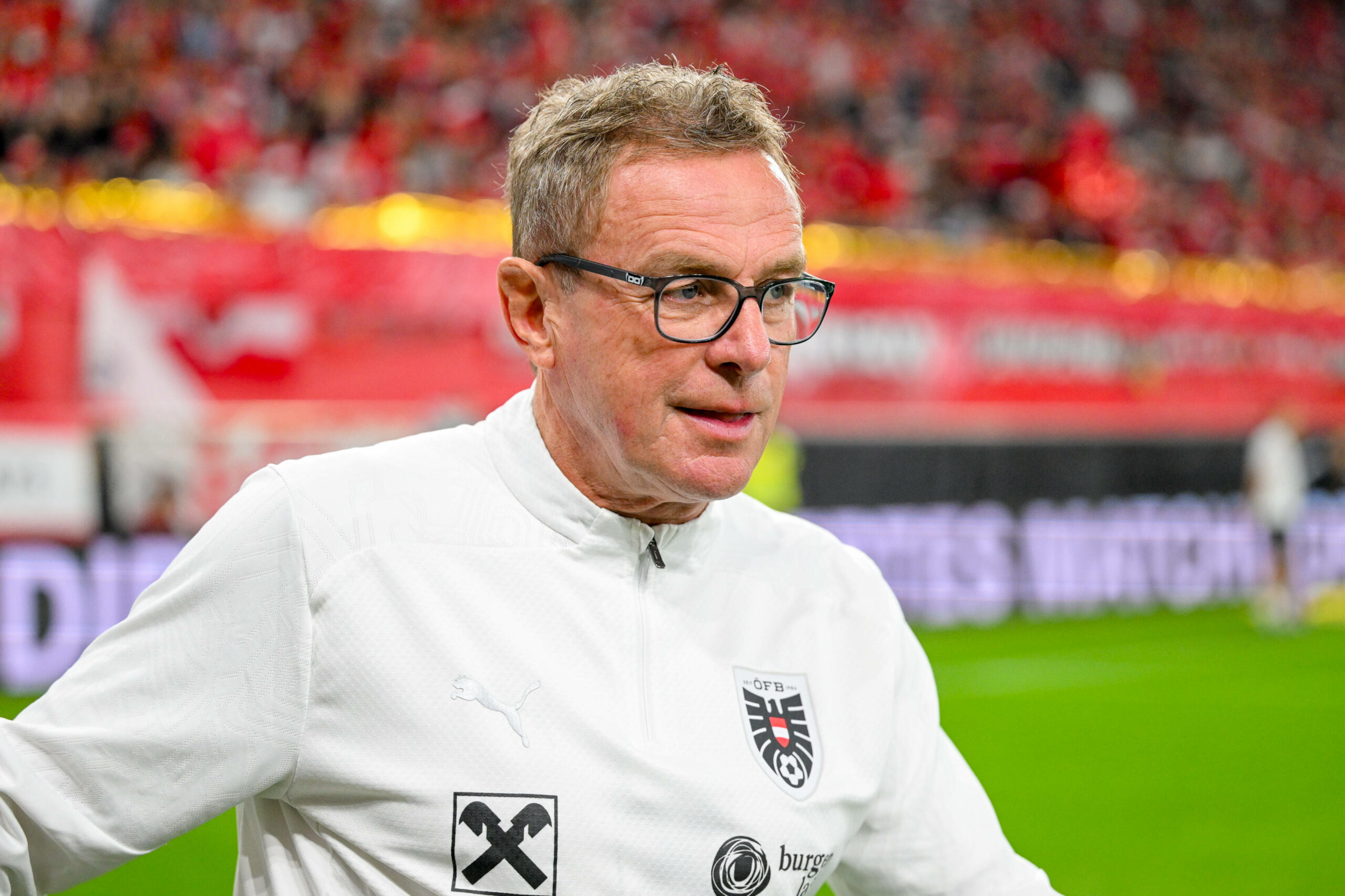 Ralf Rangnick im Stadion vor österreichischen Publikum.