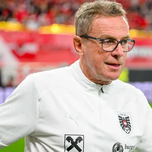 Ralf Rangnick im Stadion vor österreichischen Publikum.