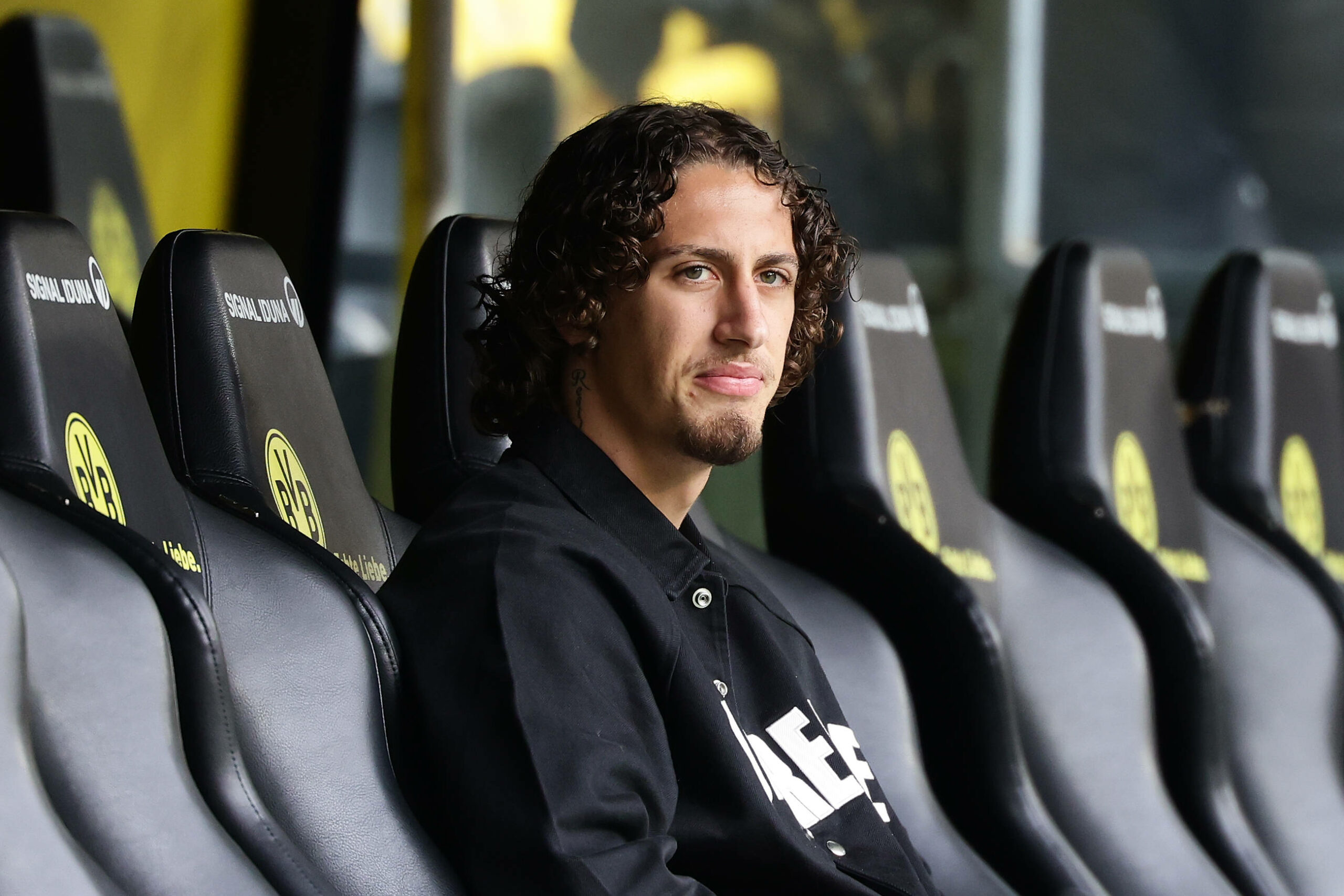 Fabio Silva auf der Bank des BVB.