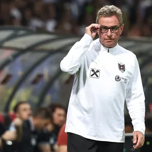 Rangnick am Spielfeldrand beim Österreich Spiel.