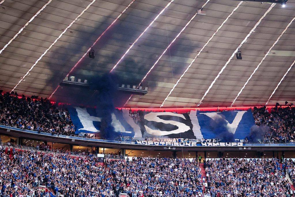 Die HSV-Fankurve in der Allianz Arena