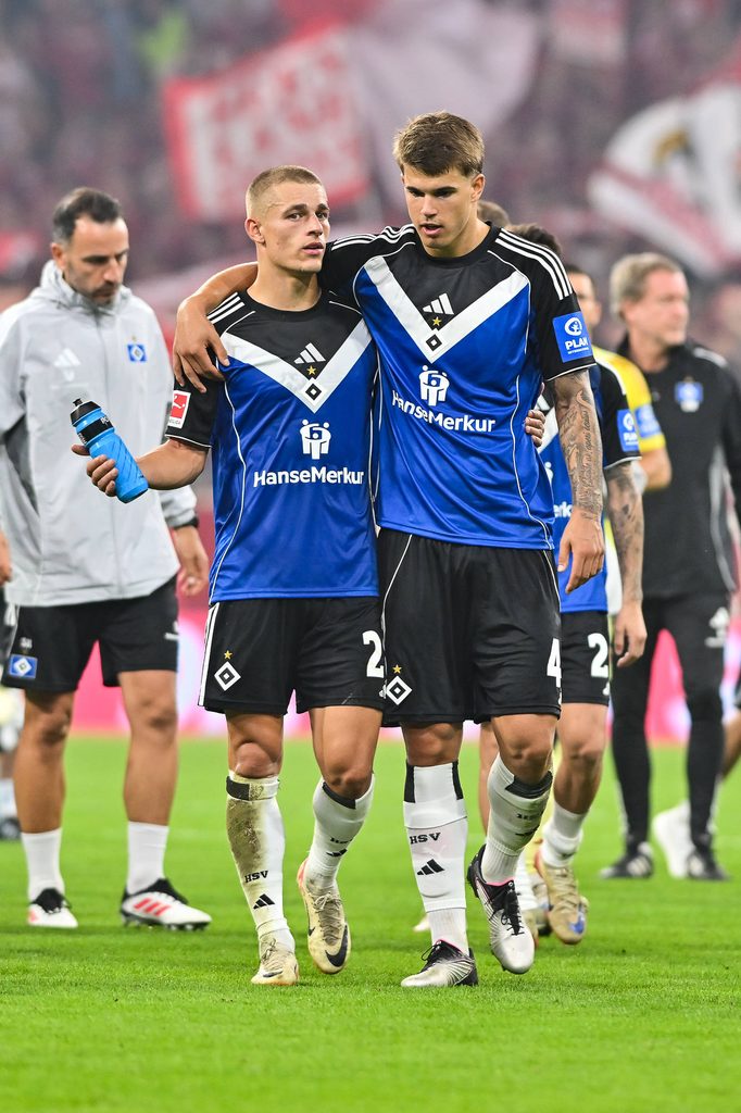 Die HSV-Profis Miro Muheim (l.) und Luka Vuskovic