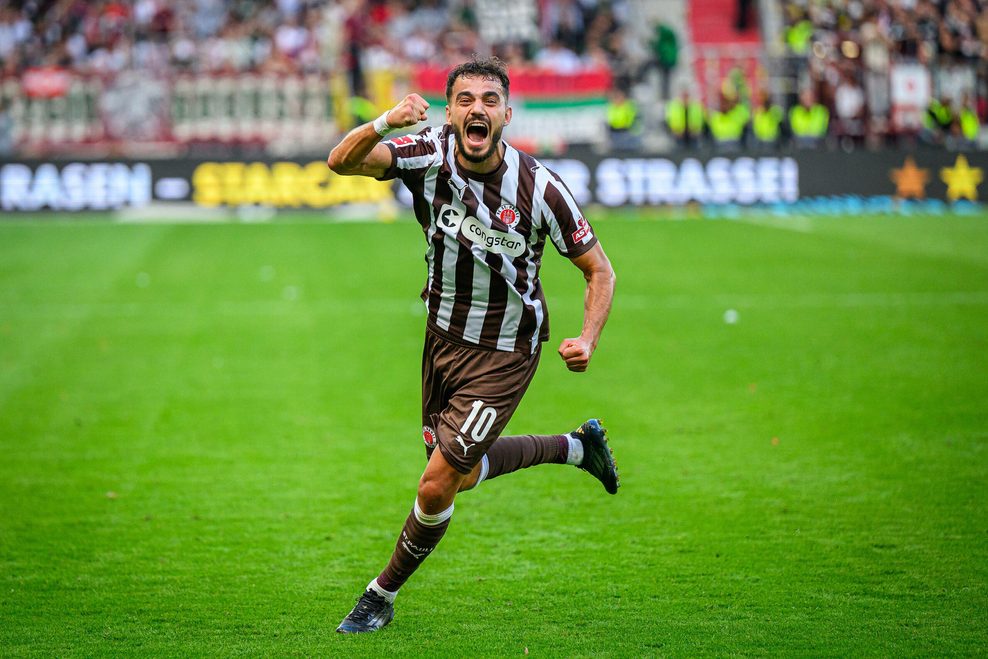 Danel Sinani feiert sein Siegtor für den FC St. Pauli