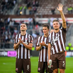 Hauke Wahl mit James Sands und Martijn Kaars